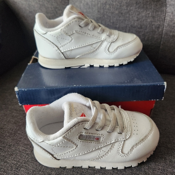 White Reeboks - Picture 4 of 4